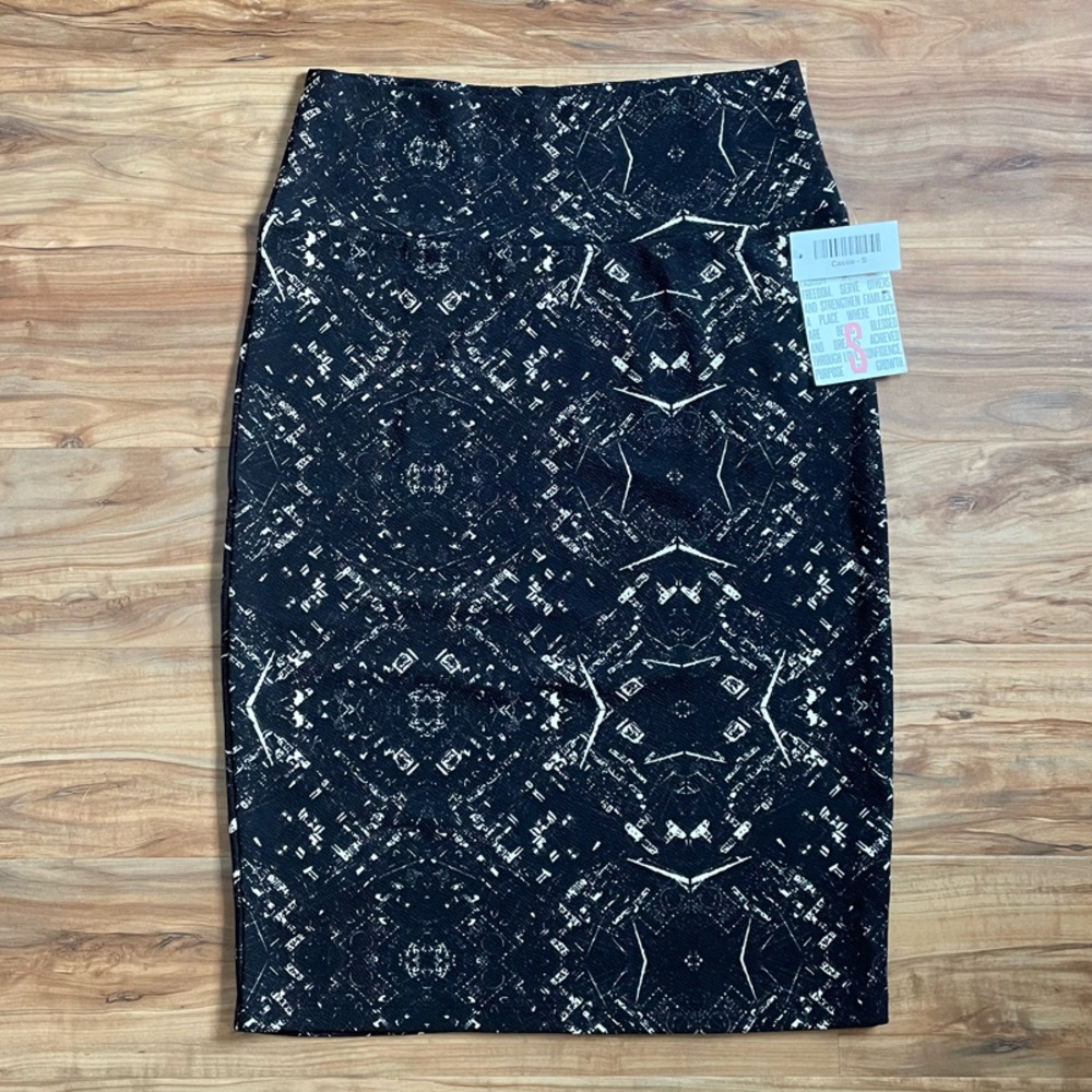 LuLaRoe S Cassie Black and White Midi Pencil Skirt Cocktail Office Neutral